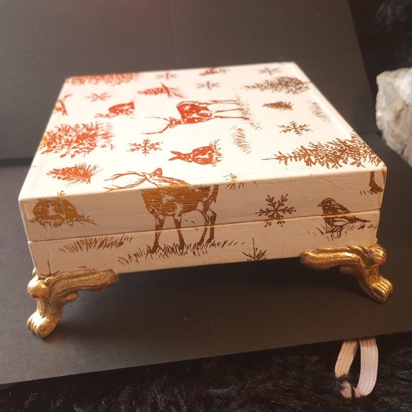 HANDMADE Genuine Ruby/Owl foot Gold & White Box - Plantasma Floria